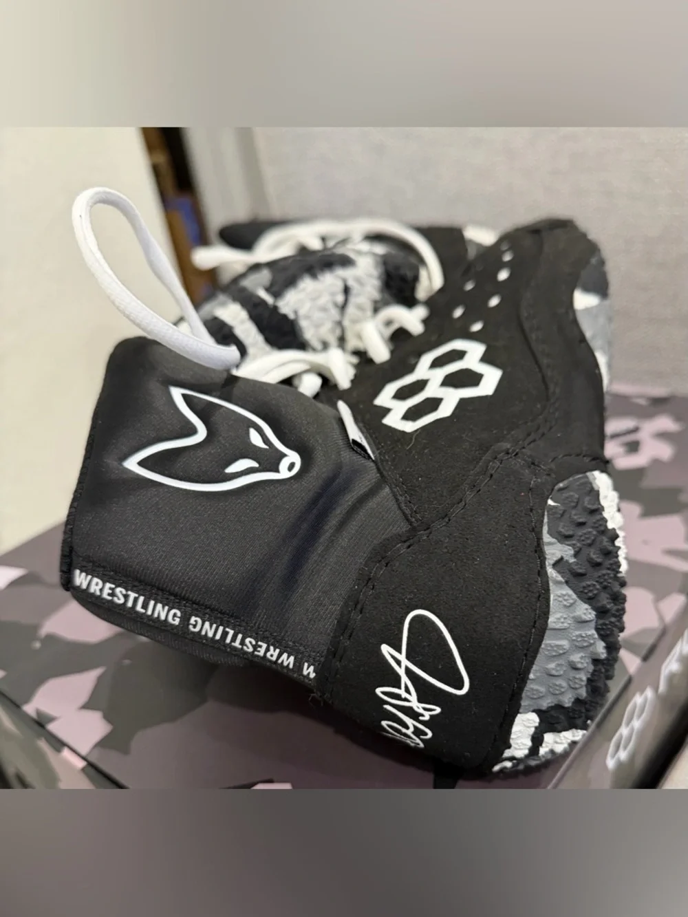 Rudis SF-Tbilisi Wrestling Shoes -Like New- Black on White - Picture 6 of 9
